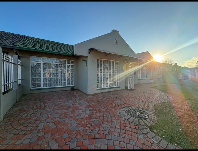 3 BEDROOM HOUSE FOR SALE IN HUNTINGDON